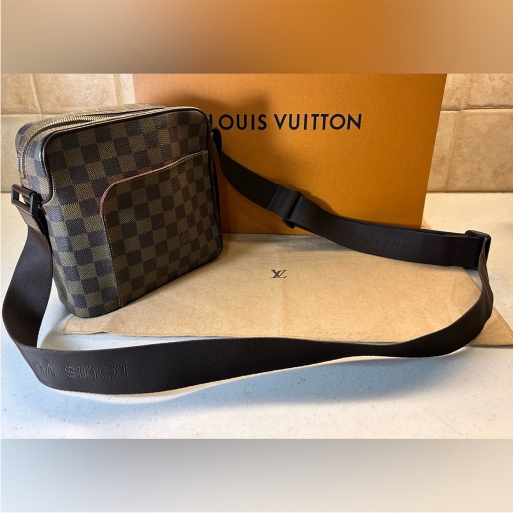 Louis Vuitton Crossbody Bag - Picture 2 of 15